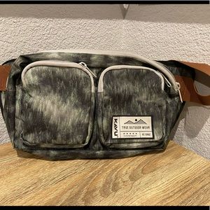 Kavu XL Utility Outdoors Fanny Pack Green White Brown 3 pockets adjustable